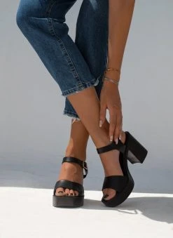 Πέδιλα με φιάπα δερμάτινα Tfp - Μαύρο 13 Πέδιλα με φιάπα δερμάτινα Tfp - Μαύρο -The Fashion Project κατάστημα dermatina pedila tfp me xontro takouni 102870 b87l