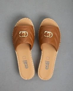 Flatforms δερμάτινα καπιτονέ Estil - Ταμπά -The Fashion Project κατάστημα estil dermatina flatforms me fasa kapitone 93468 4hav