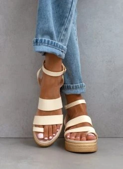 Flatforms με διπλή φάσα Estil - Ζαχαρί -The Fashion Project κατάστημα estil dermatina pedila me dipli fasa 90154 3n6z