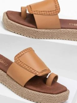 Flatforms δερμάτινα καρέ Estil - Κάμελ -The Fashion Project κατάστημα estil kare dermatina flatforms 90118 plhs