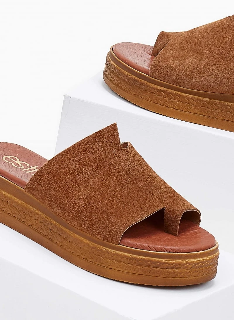 Flatform καστόρινα Estil με ιδιαίτερο κόψιμο - Κάμελ 2 Flatform καστόρινα Estil με ιδιαίτερο κόψιμο - Κάμελ - Image 2