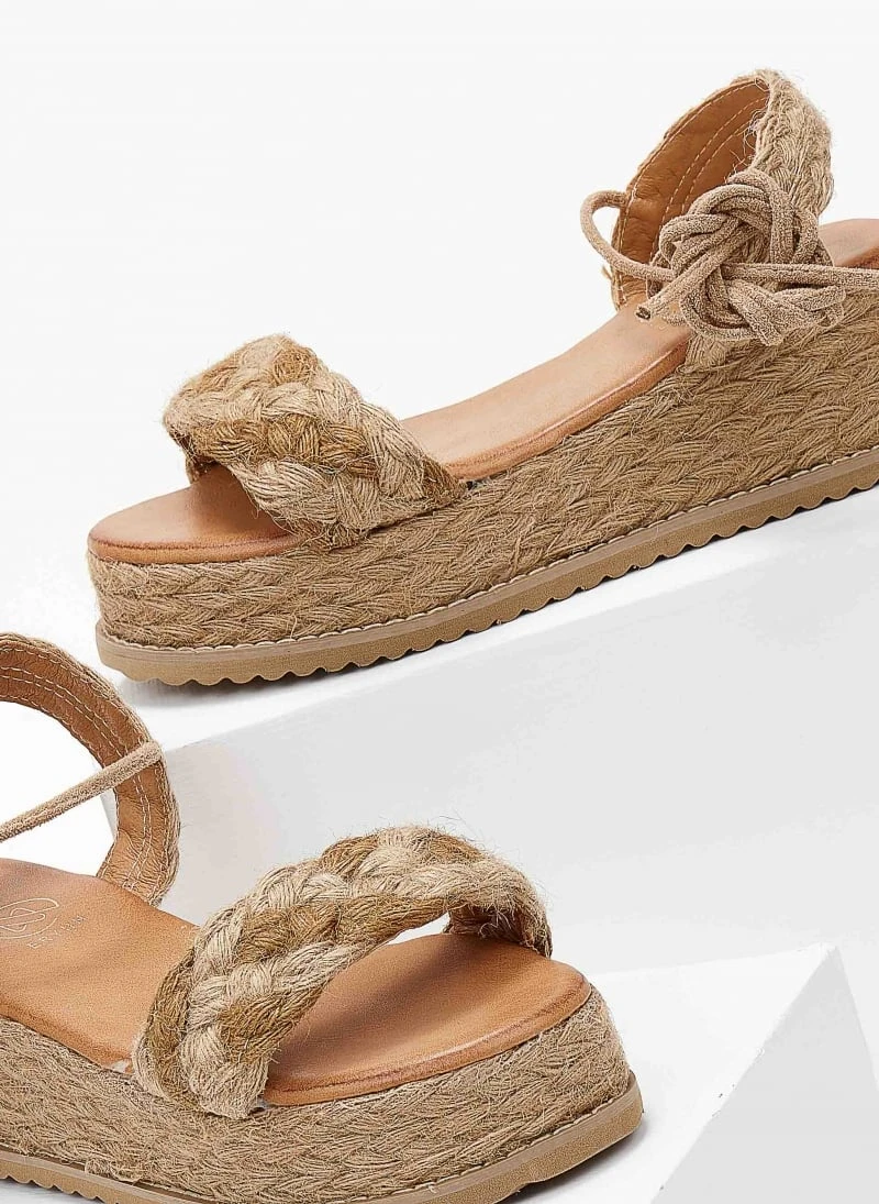 The Fashion Project Flatform πέδιλα με Lace Up δέσιμο - Πούρο 3 The Fashion Project Flatform πέδιλα με Lace Up δέσιμο - Πούρο - Image 3