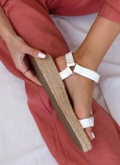 The Fashion Project Flatforms με λουράκι στο πλάι - Λευκό 13 The Fashion Project Flatforms με λουράκι στο πλάι - Λευκό -The Fashion Project κατάστημα flatform pedila me louraki sto plai 93148 6h5h