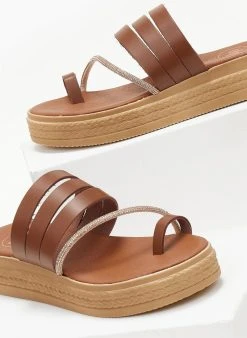 Flatforms δερμάτινα με λοξό στρας λουράκι Tfp - Ταμπά -The Fashion Project κατάστημα flatforms dermatina tfp me lokso strass louraki 105602 9tu4