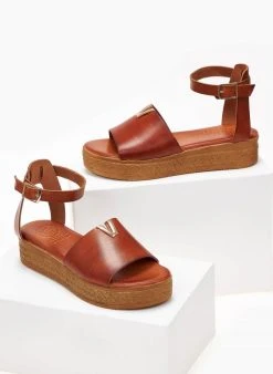 Flatforms δερμάτινα με μεταλλική λεπτομέρεια Tfp - Ταμπά -The Fashion Project κατάστημα flatforms dermatina tfp me metalliki leptomereia 102004 1rci