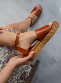 Flatforms δερμάτινα με μεταλλική λεπτομέρεια Tfp - Ταμπά -The Fashion Project κατάστημα flatforms dermatina tfp me metalliki leptomereia 102004 doxi