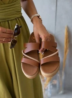 Flatforms δερμάτινα με στρας Tfp - Ταμπά 10 Flatforms δερμάτινα με στρας Tfp - Ταμπά -The Fashion Project κατάστημα flatforms dermatina tfp me strass 105714 62as