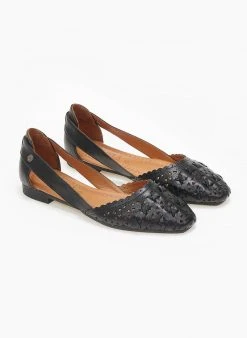 Μπαλαρίνες δερμάτινες με διάτρητο σχέδιο Carmela 160672 - Μαύρο -The Fashion Project κατάστημα mpalarines dermatines me diatrito sxedio carmela 1 110302 cff9