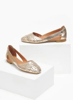 Μπαλαρίνες δερμάτινες με διάτρητο σχέδιο Carmela 160672 - Χρυσό -The Fashion Project κατάστημα mpalarines dermatines me diatrito sxedio carmela 1 110303 muy4