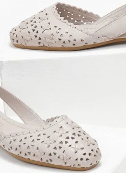 Μπαλαρίνες δερμάτινες με διάτρητο σχέδιο Carmela 160672 - Πάγου 12 Μπαλαρίνες δερμάτινες με διάτρητο σχέδιο Carmela 160672 - Πάγου -The Fashion Project κατάστημα mpalarines dermatines me diatrito sxedio carmela 1 110413 81jk