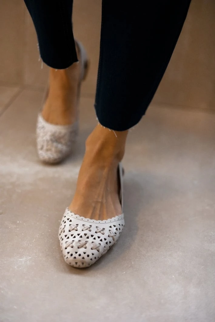 Μπαλαρίνες δερμάτινες με διάτρητο σχέδιο Carmela 160672 - Πάγου 1 Μπαλαρίνες δερμάτινες με διάτρητο σχέδιο Carmela 160672 - Πάγου