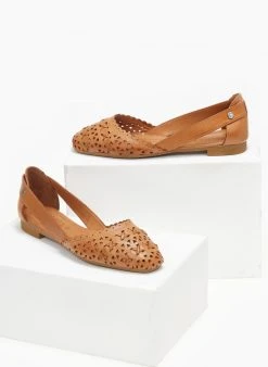 Μπαλαρίνες δερμάτινες με διάτρητο σχέδιο Carmela 160672 - Κάμελ -The Fashion Project κατάστημα mpalarines dermatines me diatrito sxedio carmela 1 110414 vfjj