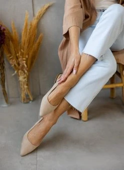 Xti Footwear Μπαλαρίνες Suede με μεταλλικό τακούνι Xti 141065 - Μπεζ -The Fashion Project κατάστημα mpalarines suede me metalliko takouni xti 141065 110346 kteb