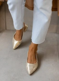 Xti Footwear Μπαλαρίνες Suede με μεταλλικό τακούνι Xti 141065 - Χρυσό -The Fashion Project κατάστημα mpalarines suede me metalliko takouni xti 141065 110347 kmes