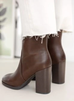 The Fashion Project Μποτάκια αστραγάλου με ασύμμετρο τελείωμα - Καφέ -The Fashion Project κατάστημα mpotakia astragalou me asummetro teleiwma 108881 3t2b