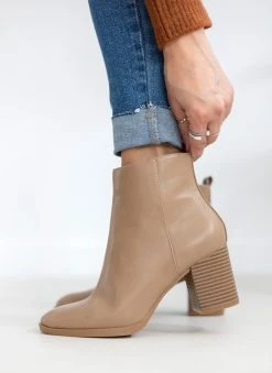 The Fashion Project Μποτάκια αστραγάλου με κάθετη ραφή - Πούρο -The Fashion Project κατάστημα mpotakia astragalou me katheti rafi 106113 5wsl