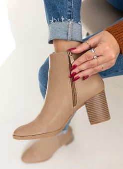 The Fashion Project Μποτάκια αστραγάλου με κάθετη ραφή - Πούρο -The Fashion Project κατάστημα mpotakia astragalou me katheti rafi 106113 rfei