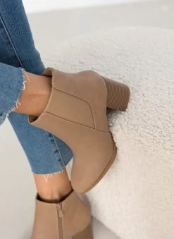 The Fashion Project Μποτάκια αστραγάλου με λάστιχο - Πούρο -The Fashion Project κατάστημα mpotakia astragalou me lastixo 106086 bl2e