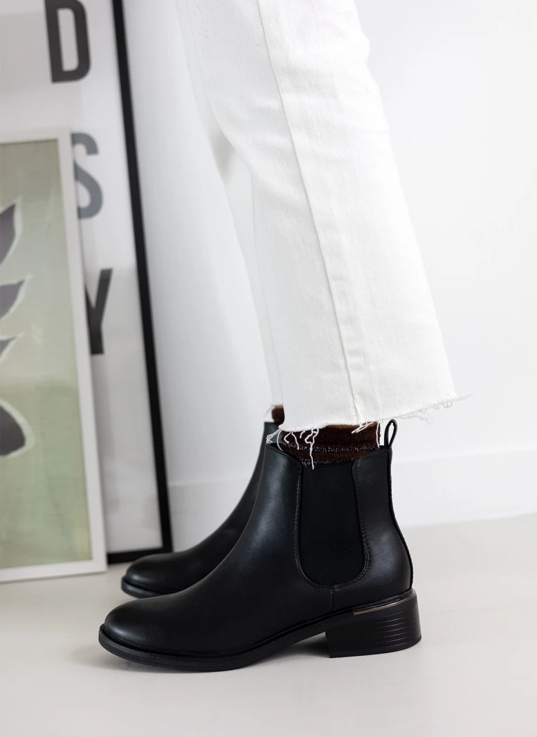 The Fashion Project Μποτάκια αστραγάλου με μεταλλική λεπτομέρεια - Μαύρο 1 The Fashion Project Μποτάκια αστραγάλου με μεταλλική λεπτομέρεια - Μαύρο