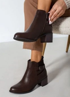 The Fashion Project Μποτάκια αστραγάλου με ζωνάκι χιαστί - Καφέ -The Fashion Project κατάστημα mpotakia astragalou me zwnaki xiasti 106155 4dh4