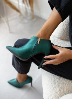 TFP Μποτάκια αστραγάλου σατέν με άνοιγμα - Σμαραγδί -The Fashion Project κατάστημα mpotakia astragalou saten me anoigma 105758 r84j