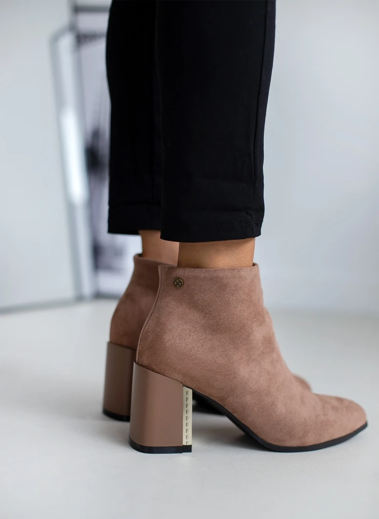 Xti Footwear Μποτάκια αστραγάλου Suede με μεταλλικό στοιχείο Xti 140412 - Τάουπε 7 Xti Footwear Μποτάκια αστραγάλου Suede με μεταλλικό στοιχείο Xti 140412 - Τάουπε - Image 7