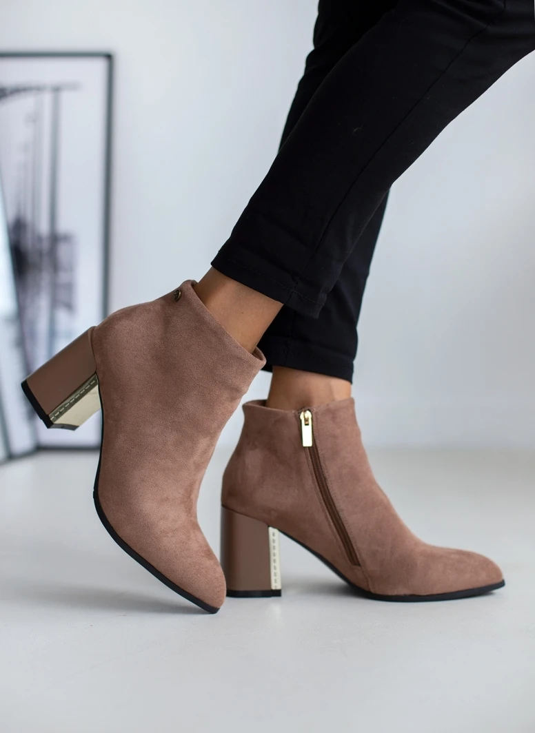 Xti Footwear Μποτάκια αστραγάλου Suede με μεταλλικό στοιχείο Xti 140412 - Τάουπε 1 Xti Footwear Μποτάκια αστραγάλου Suede με μεταλλικό στοιχείο Xti 140412 - Τάουπε