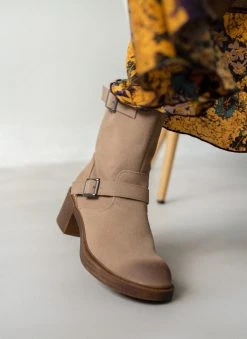 The Fashion Project Μποτάκια Biker με μεταλλικές αγκράφες - Πούρο -The Fashion Project κατάστημα mpotakia biker me metallikes agkrafes 105962 r2x2