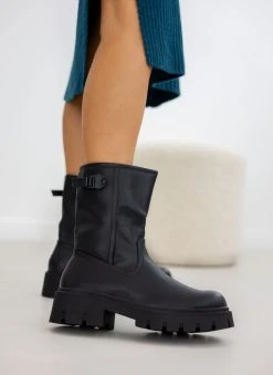 The Fashion Project Μποτάκια Biker με ψηλή τρακτερωτή σόλα - Μαύρο 10 The Fashion Project Μποτάκια Biker με ψηλή τρακτερωτή σόλα - Μαύρο -The Fashion Project κατάστημα mpotakia biker me psili trakterwti sola 105911 h7fi