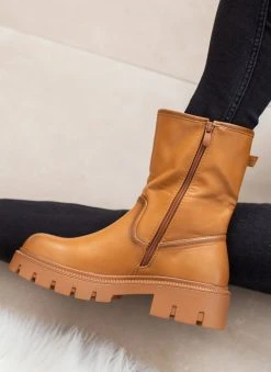 The Fashion Project Μποτάκια Biker με τρακτερωτή σόλα - Ταμπά -The Fashion Project κατάστημα mpotakia casual me trakterwti sola 106150 d1x9