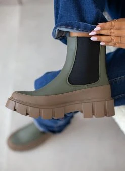 The Fashion Project Μποτάκια Chelsea με διχρωμία - Λαδί -The Fashion Project κατάστημα mpotakia chelsea me dixrwmia 106912 2da8