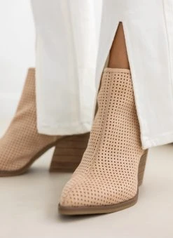 Xti Footwear Μποτάκια Cowboy Suede με άνοιγμα Xti 141258 - Μπεζ -The Fashion Project κατάστημα mpotakia cowboy suede me anoigma xti 141258 110374 kz4g