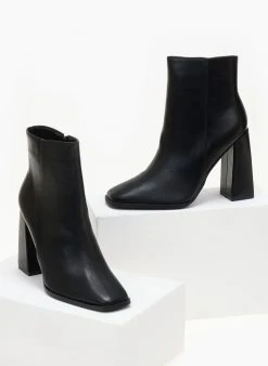 The Fashion Project Μποτάκια καρέ με εξωτερική ραφή - Μαύρο -The Fashion Project κατάστημα mpotakia kare me ekswteriki rafi 106123 lmvn