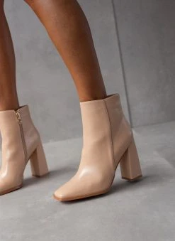 The Fashion Project Μποτάκια καρέ με εξωτερική ραφή - Nude -The Fashion Project κατάστημα mpotakia kare me ekswteriki rafi 106124 h1s8