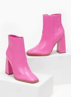 The Fashion Project Μποτάκια καρέ με εξωτερική ραφή - Φούξια -The Fashion Project κατάστημα mpotakia kare me ekswteriki rafi 106125 yio6