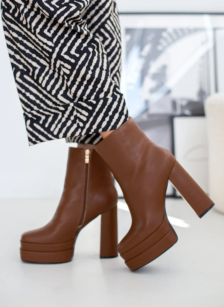 The Fashion Project Μποτάκια καρέ με ψηλή φιάπα - Καφέ 7 The Fashion Project Μποτάκια καρέ με ψηλή φιάπα - Καφέ - Image 7