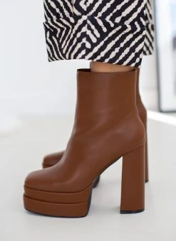 The Fashion Project Μποτάκια καρέ με ψηλή φιάπα - Καφέ 10 The Fashion Project Μποτάκια καρέ με ψηλή φιάπα - Καφέ -The Fashion Project κατάστημα mpotakia kare me psili fiapa 108842 kszv