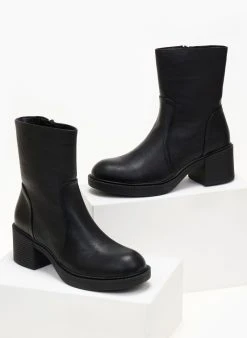 The Fashion Project Μποτάκια με εξωτερικές ραφές - Μαύρο 11 The Fashion Project Μποτάκια με εξωτερικές ραφές - Μαύρο -The Fashion Project κατάστημα mpotakia me ekswterikes rafes 105967 jszm