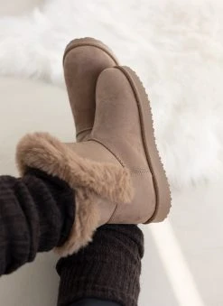 The Fashion Project Μποτάκια με γούνα και κουμπί στο πλάι - Τάουπε 13 The Fashion Project Μποτάκια με γούνα και κουμπί στο πλάι - Τάουπε -The Fashion Project κατάστημα mpotakia me gouna kai koumpi sto plai 110058 78gu