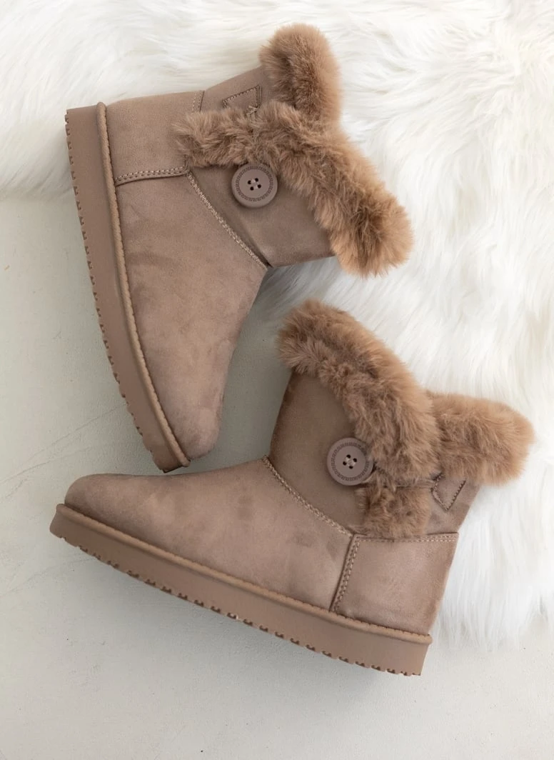 The Fashion Project Μποτάκια με γούνα και κουμπί στο πλάι - Τάουπε 1 The Fashion Project Μποτάκια με γούνα και κουμπί στο πλάι - Τάουπε