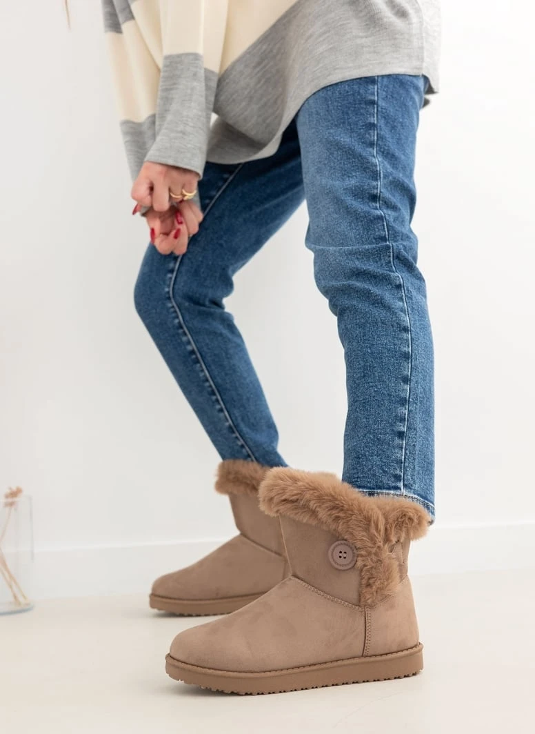 The Fashion Project Μποτάκια με γούνα και κουμπί στο πλάι - Τάουπε 2 The Fashion Project Μποτάκια με γούνα και κουμπί στο πλάι - Τάουπε - Image 2