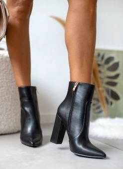 The Fashion Project Μποτάκια με μεταλλικό V Cut - Μαύρο -The Fashion Project κατάστημα mpotakia me metalliko v cut 106108 p1pg