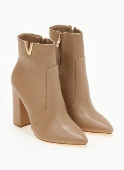 The Fashion Project Μποτάκια με μεταλλικό V Cut - Πούρο -The Fashion Project κατάστημα mpotakia me metalliko v cut 106110 1h4c