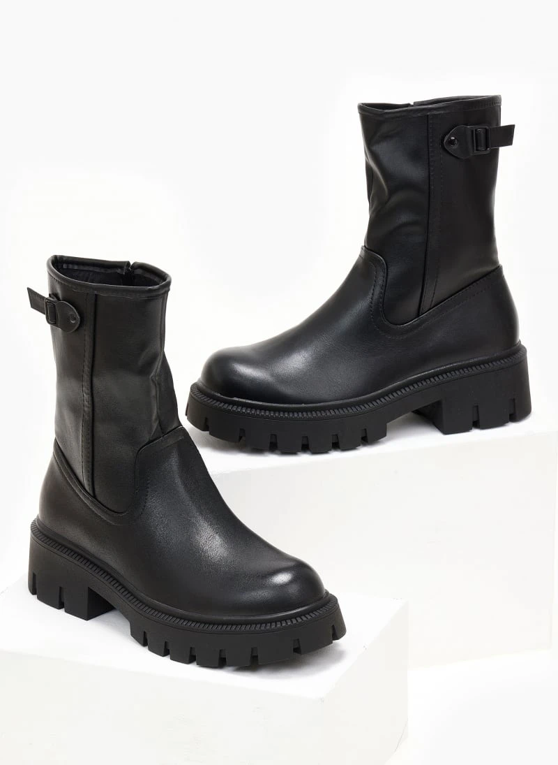 The Fashion Project Μποτάκια Biker με ψηλή τρακτερωτή σόλα - Μαύρο 2 The Fashion Project Μποτάκια Biker με ψηλή τρακτερωτή σόλα - Μαύρο - Image 2