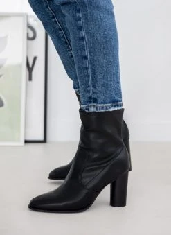 The Fashion Project Μποτάκια με στρογγυλό ψηλό τακούνι - Μαύρο -The Fashion Project κατάστημα mpotakia me stroggulo psilo takouni 105748 p3iy