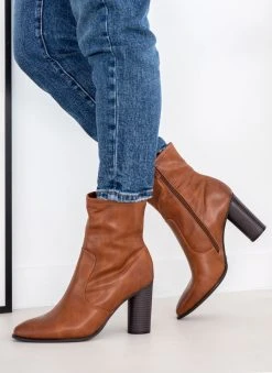 The Fashion Project Μποτάκια με στρογγυλό ψηλό τακούνι - Ταμπά -The Fashion Project κατάστημα mpotakia me stroggulo psilo takouni 105749 ymak