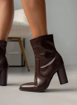 The Fashion Project Μποτάκια με στρογγυλό ψηλό τακούνι - Καφέ -The Fashion Project κατάστημα mpotakia me stroggulo psilo takouni 105750 f2ua