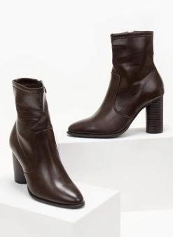 The Fashion Project Μποτάκια με στρογγυλό ψηλό τακούνι - Καφέ -The Fashion Project κατάστημα mpotakia me stroggulo psilo takouni 105750 xray