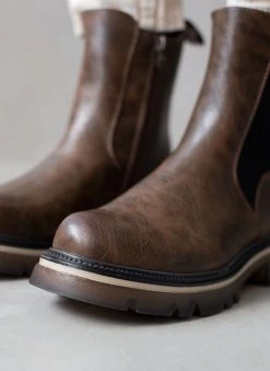 The Fashion Project Μποτάκια Chelsea με διχρωμία - Καφέ -The Fashion Project κατάστημα mpotakia me trakterwti sola me dixrwmia 106894 rrfy