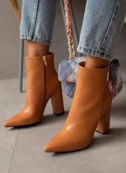 The Fashion Project Μποτάκια μυτερά με κάθετη ραφή - Κάμελ